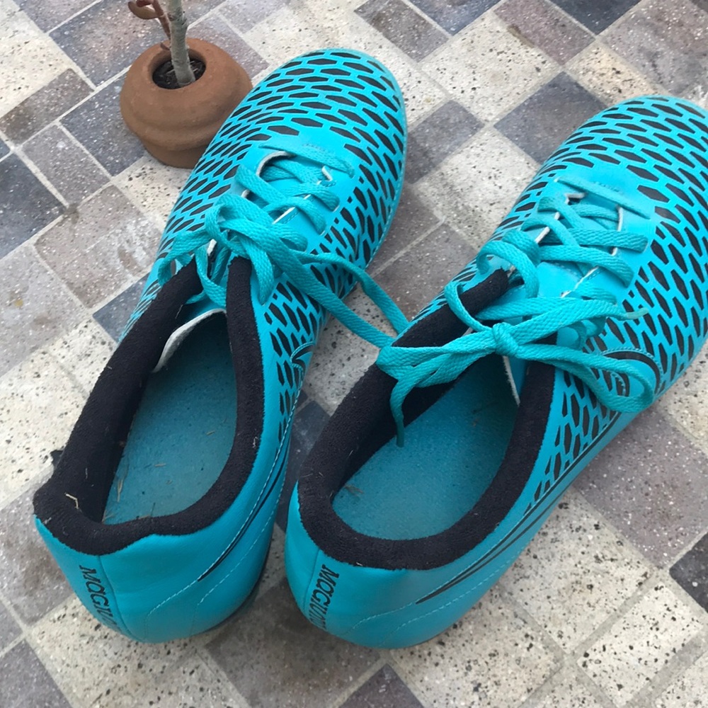 soccer/football shoes used couple of games only
